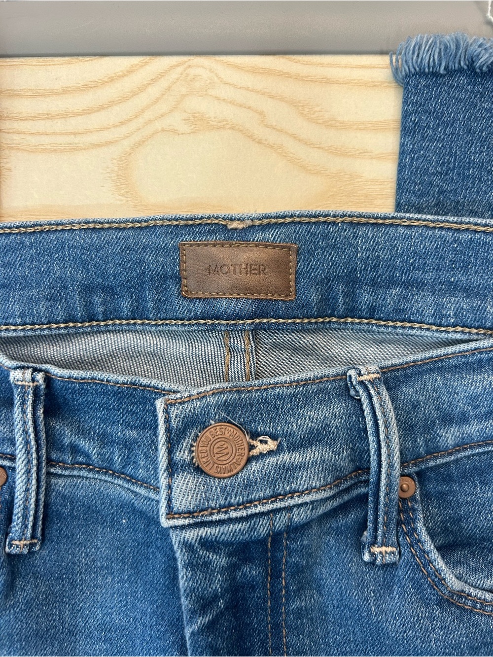 MOTHER The Weekender Fray Jeans - Picture 4 of 9
